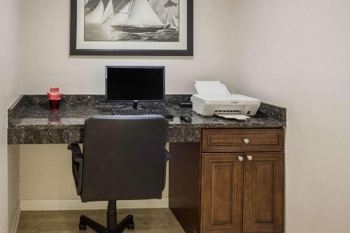 Econo Lodge Palm Coast - image 31