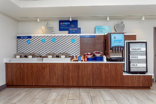 Days Inn by Wyndham Palm Coast - image 15
