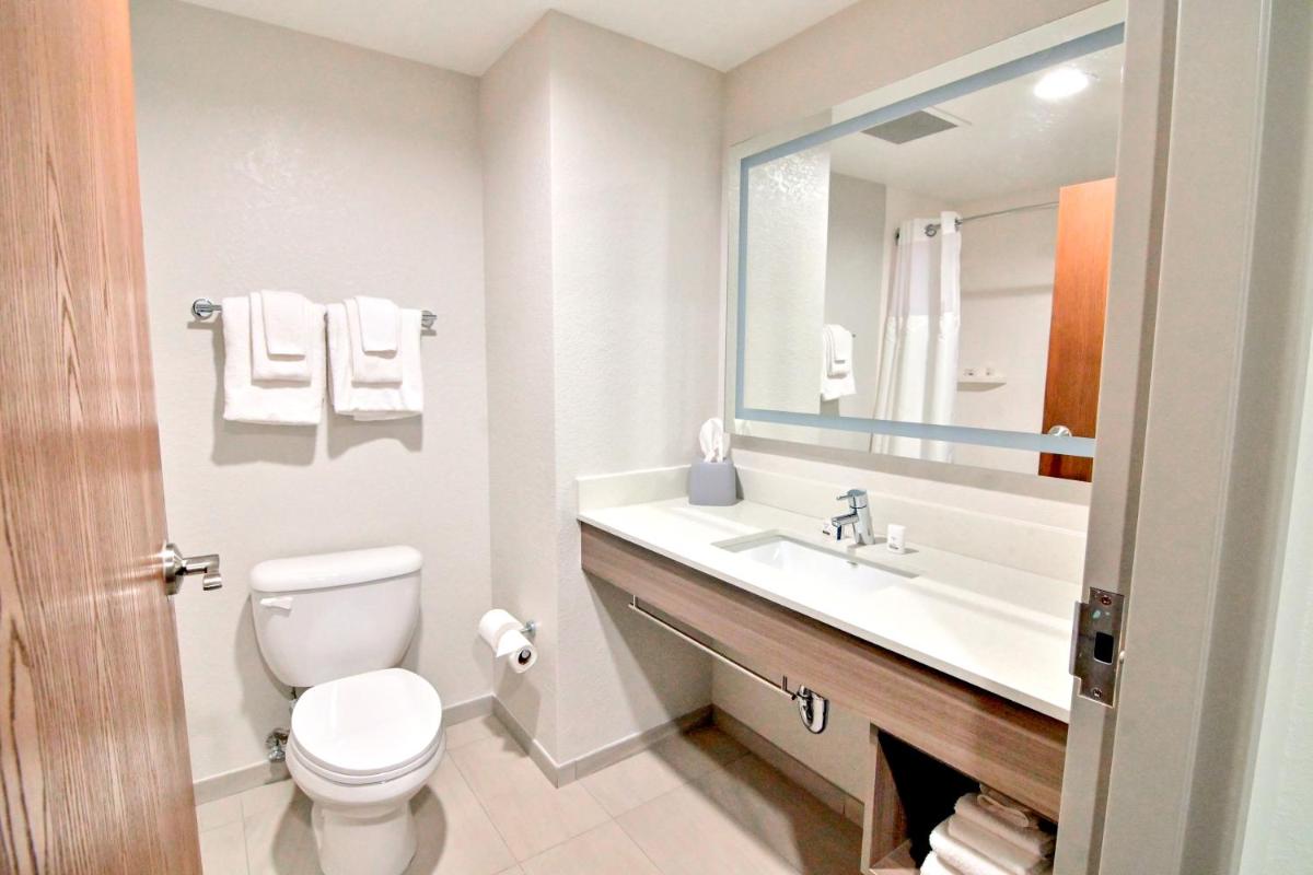Days Inn by Wyndham Palm Coast - image 2