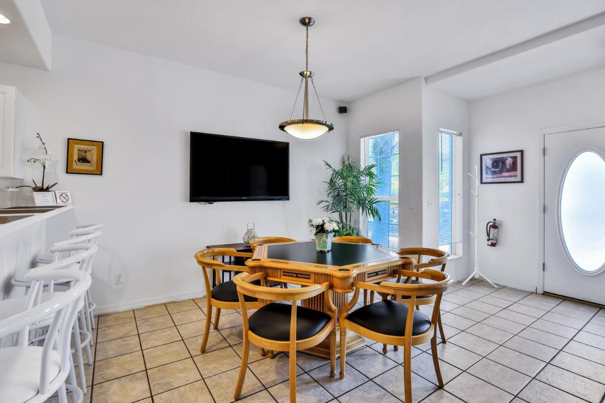 Palm Harbor Hideaway - image 7