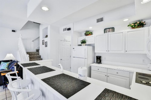 Palm Harbor Hideaway - image 9