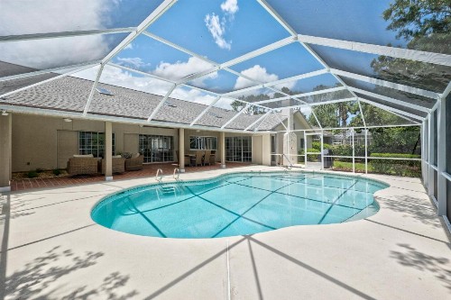 Fun in the Sun 4BRs Enclosed Pool Covered Patio Near Beach Sleeps 8