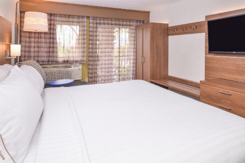 Holiday Inn Express Palm Desert an IHG Hotel - image 10