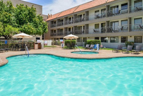 Holiday Inn Express Palm Desert an IHG Hotel - image 6