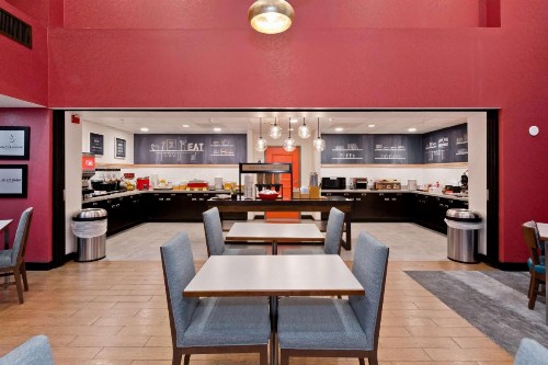 Hampton Inn & Suites Palm Desert - image 10