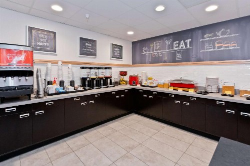 Hampton Inn & Suites Palm Desert - image 13