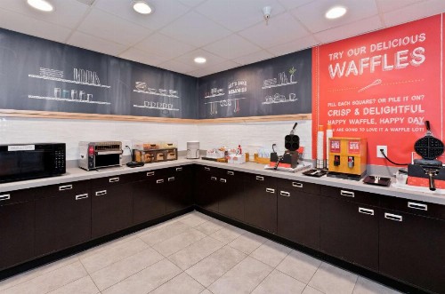 Hampton Inn & Suites Palm Desert - image 14
