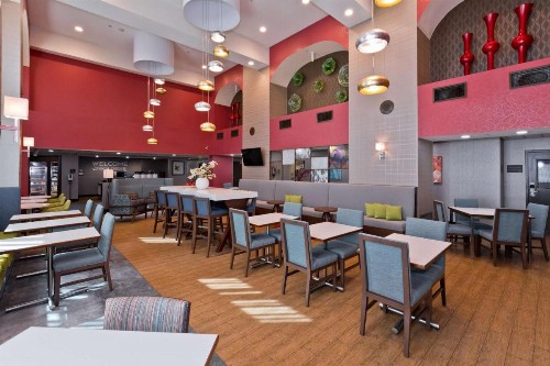 Hampton Inn & Suites Palm Desert - image 4