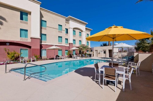 Hampton Inn & Suites Palm Desert - image 8
