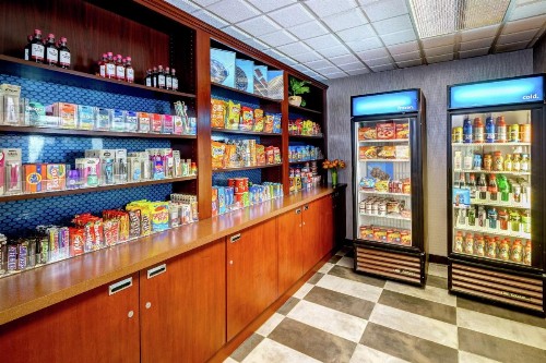 Hampton Inn & Suites Palm Desert - image 9