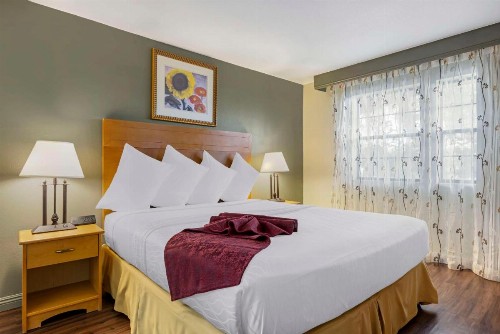 Best Western Plus Palm Desert Resort - image 21