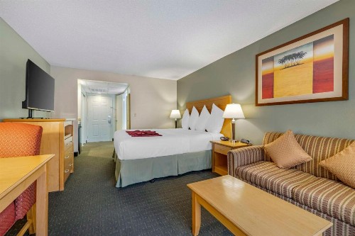 Best Western Plus Palm Desert Resort - image 31