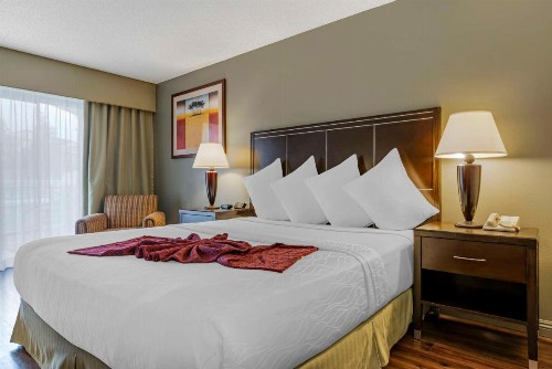 Best Western Plus Palm Desert Resort - image 33