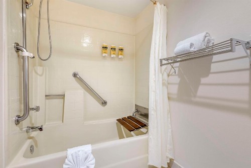 Best Western Plus Palm Desert Resort - image 36