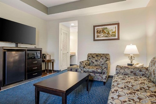 Best Western Plus Palm Desert Resort - image 40