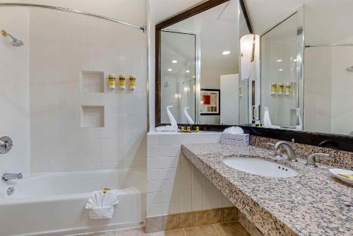 Best Western Plus Palm Desert Resort - image 43
