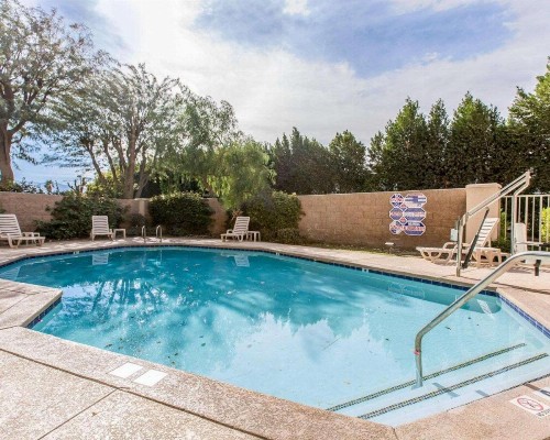 Comfort Suites Palm Desert I-10 - image 2