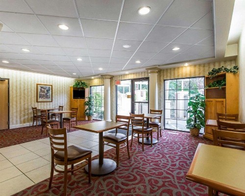 Comfort Suites Palm Desert I-10 - image 35