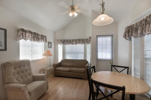 Palm Springs Camping Resort Loft Cabin 1 - image 9
