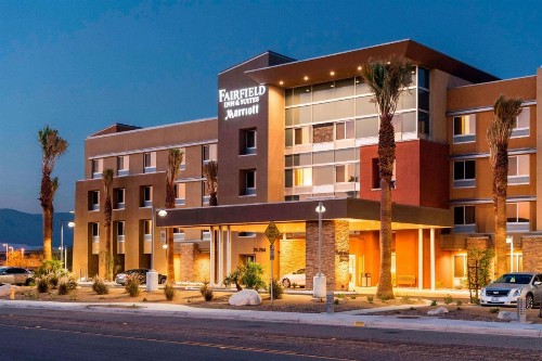 Fairfield Inn & Suites by Marriott Palm Desert - image 2