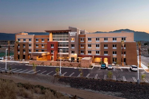 Fairfield Inn & Suites by Marriott Palm Desert - image 3
