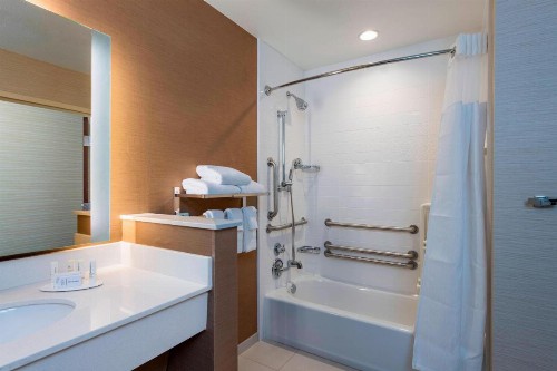 Fairfield Inn & Suites by Marriott Palm Desert - image 9