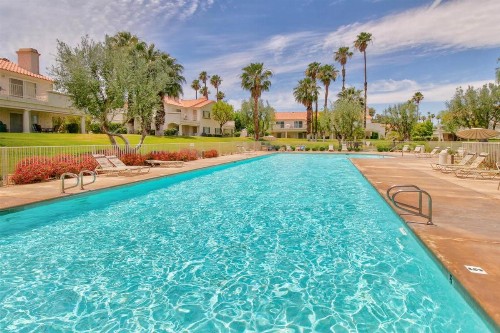 Royale Retreat - image 9