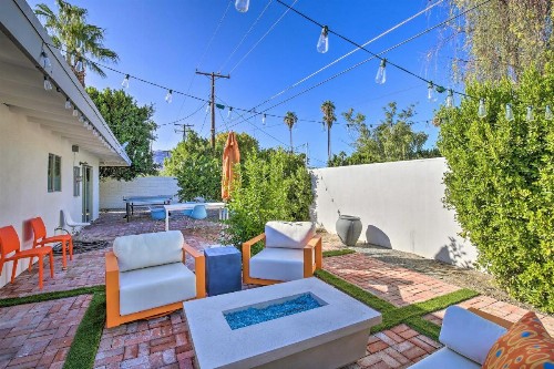 Mid-Century Modern Oasis 1 Mile to El Paseo! - image 10