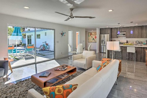 Mid-Century Modern Oasis 1 Mile to El Paseo! - image 11