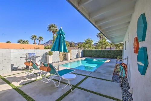 Mid-Century Modern Oasis 1 Mile to El Paseo! - image 12