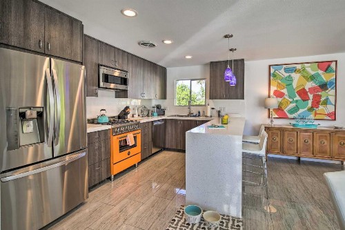 Mid-Century Modern Oasis 1 Mile to El Paseo! - image 6