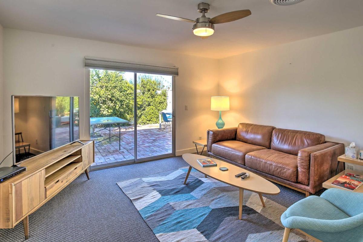 Mid-Century Modern Oasis 1 Mile to El Paseo! - image 7