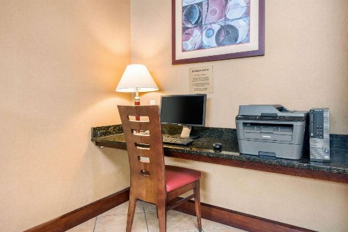 Quality Inn & Suites Tarpon Springs South - image 36
