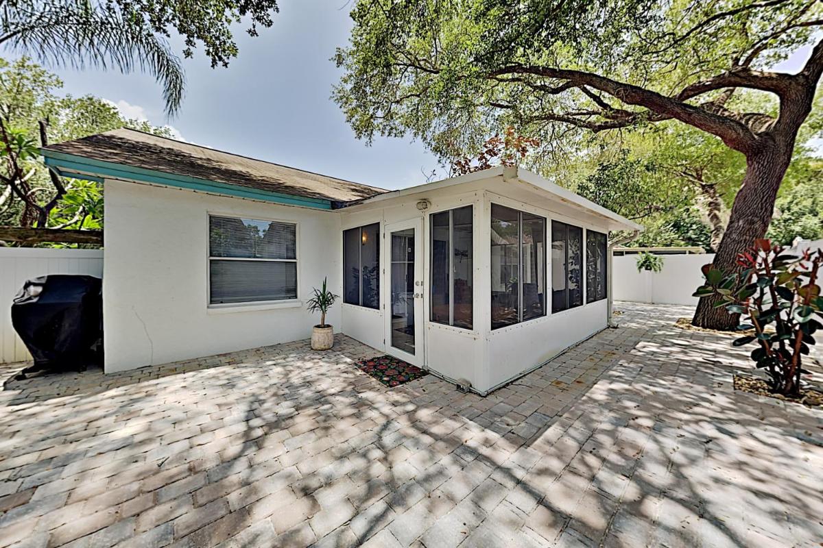 1465 Brier Home Home - image 5