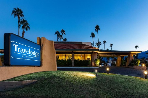 Travelodge by Wyndham Palm Springs - image 3