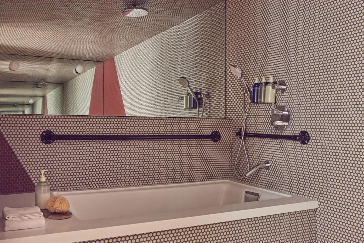 Ace Hotel and Swim Club Palm Springs - image 6