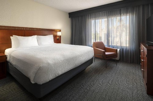Courtyard by Marriott Palm Springs - image 25