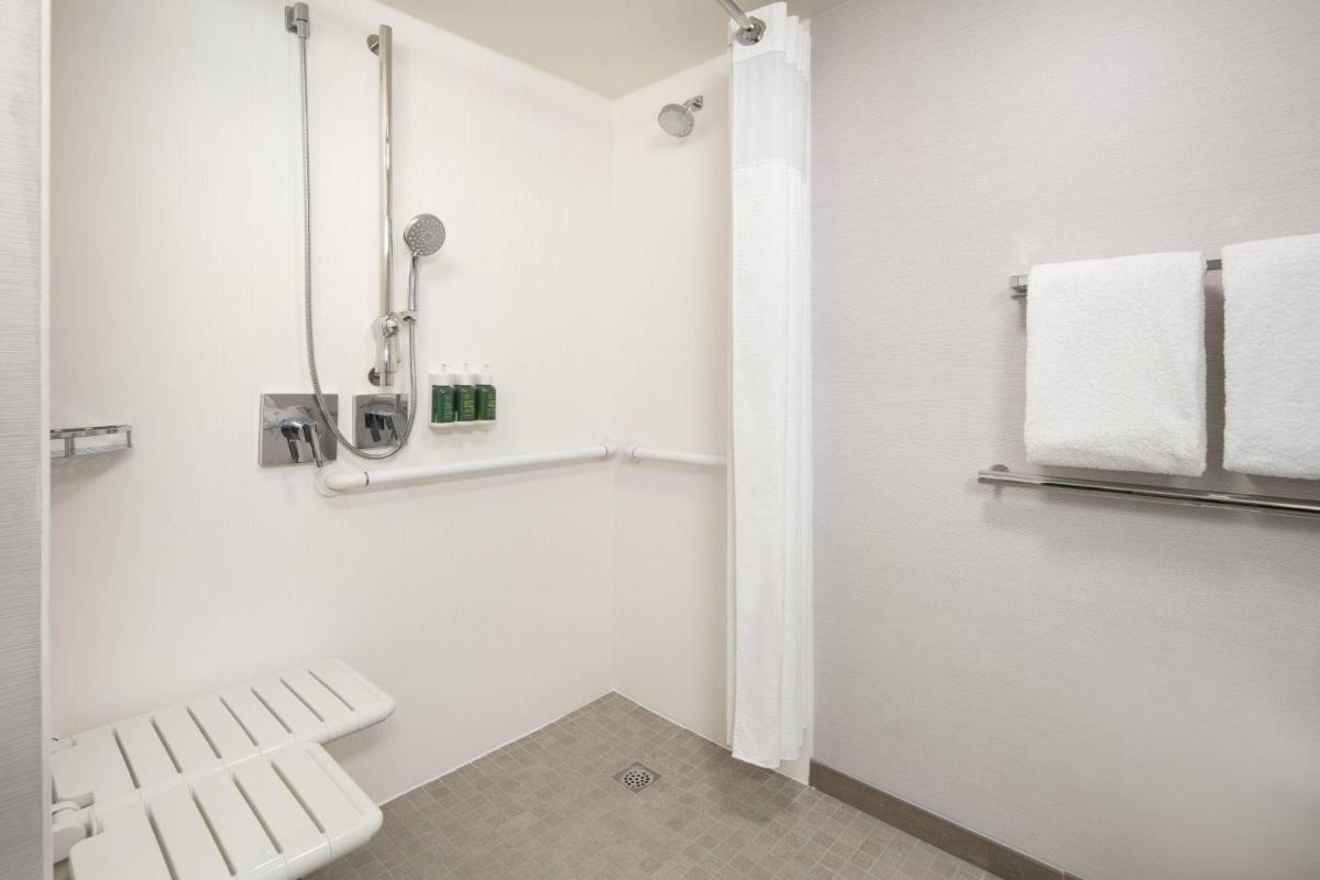 Courtyard by Marriott Palm Springs - image 5