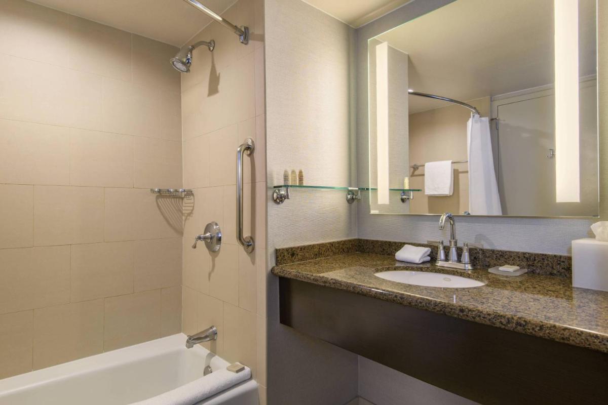 Renaissance Palm Springs Hotel - image 3