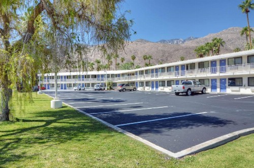 Motel 6-Palm Springs CA - East - Palm Canyon - image 2