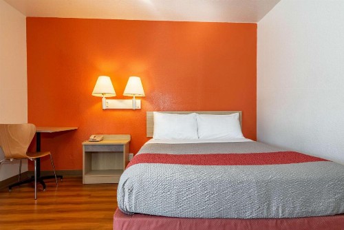 Motel 6-Palm Springs CA - East - Palm Canyon - image 23