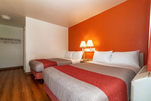 Motel 6-Palm Springs CA - East - Palm Canyon - image 27