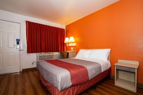 Motel 6-Palm Springs CA - East - Palm Canyon - image 35