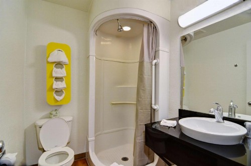 Motel 6-Palm Springs CA - East - Palm Canyon - image 39