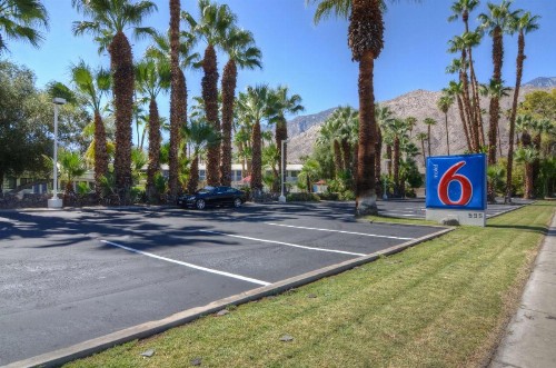 Motel 6-Palm Springs CA - East - Palm Canyon - image 4