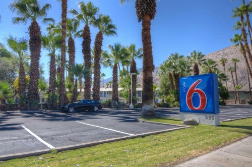 Motel 6-Palm Springs CA - East - Palm Canyon - image 5