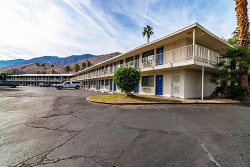 Motel 6-Palm Springs CA - East - Palm Canyon - image 8