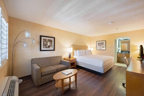 Best Western Plus Las Brisas Hotel - image 20