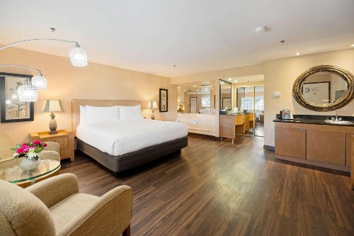 Best Western Plus Las Brisas Hotel - image 4