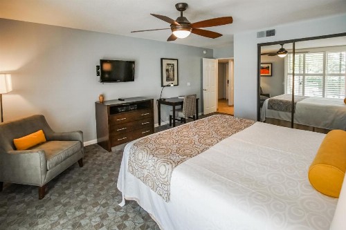 Palm Springs Tennis Club a VRI resort - image 8